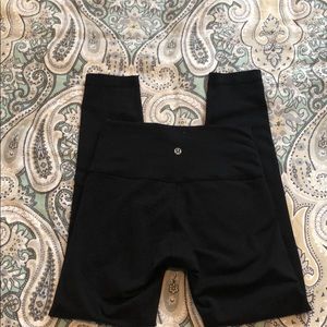 Like new Lululemon Wunder Under 7/8 sz4